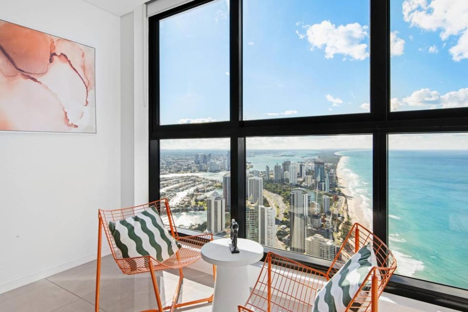 Oceanfront Luxury 2BR with Balcony and Views Apartment in Surfers Paradise