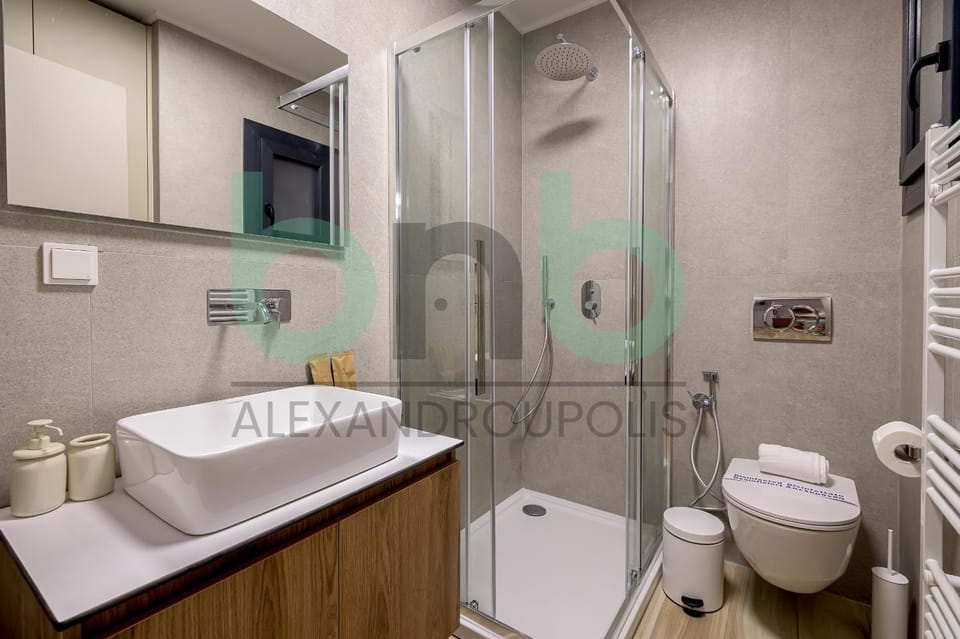 Shower, Toilet, Bathroom, bidet, towels