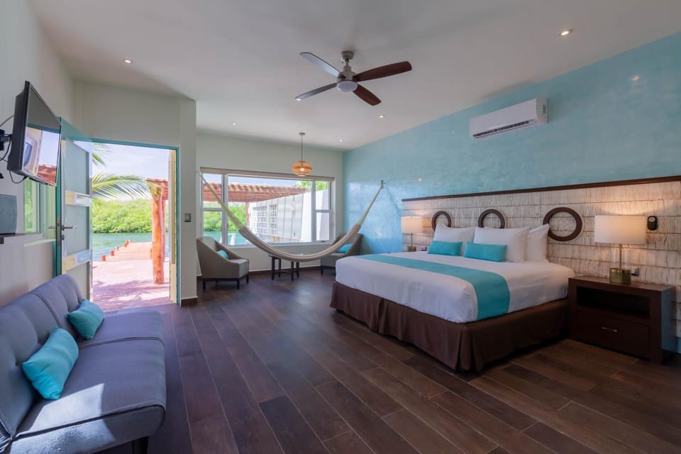Communal lounge/ TV room, Bed, TV and multimedia, Photo of the whole room, Bedroom, air conditioner