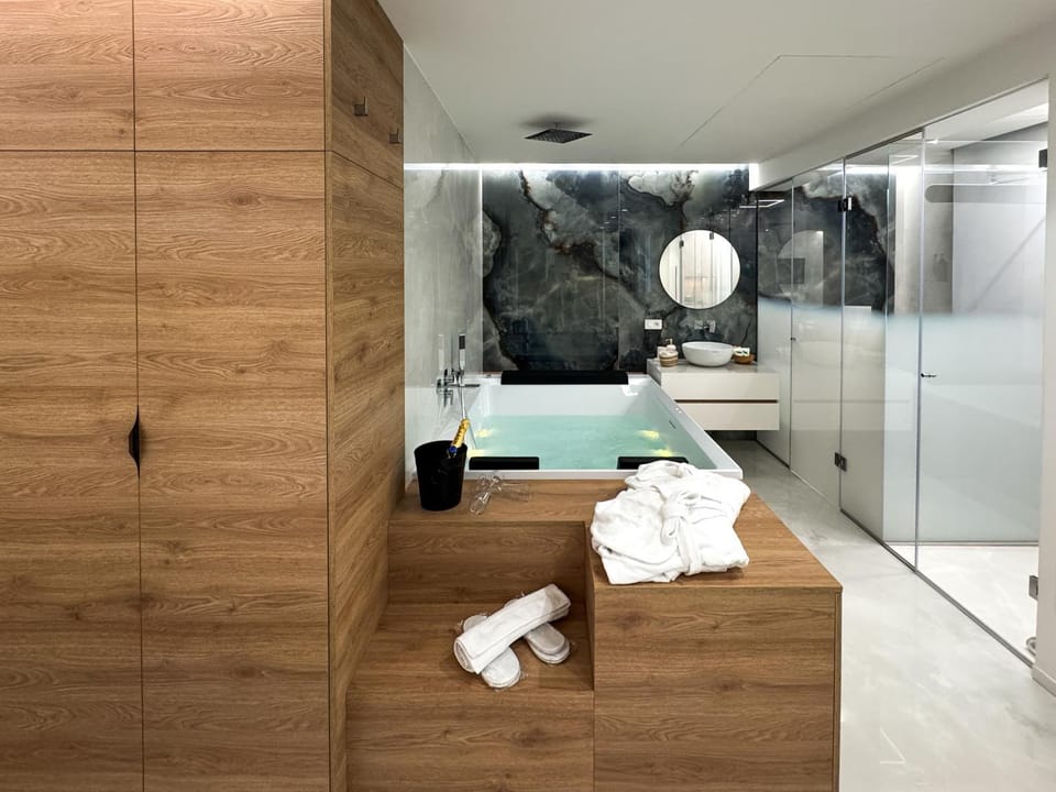 Shower, Bathroom, towels
