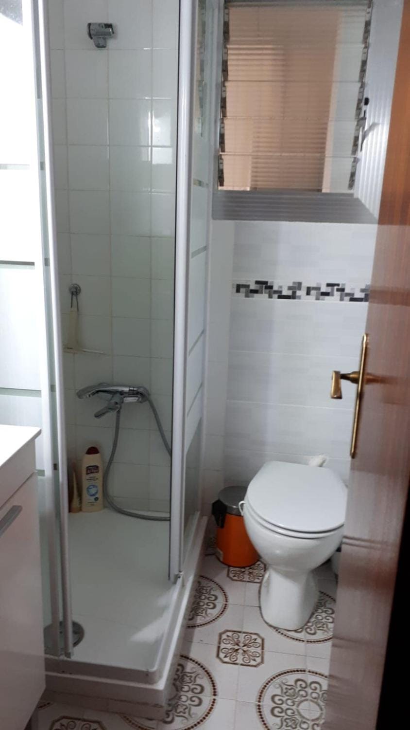 Shower, Toilet