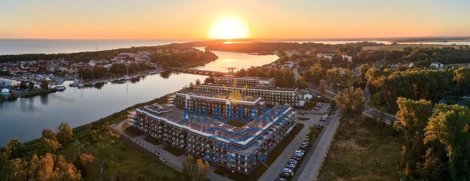 Property building, Natural landscape, Bird's eye view, City view, River view, Sea view, Sunrise