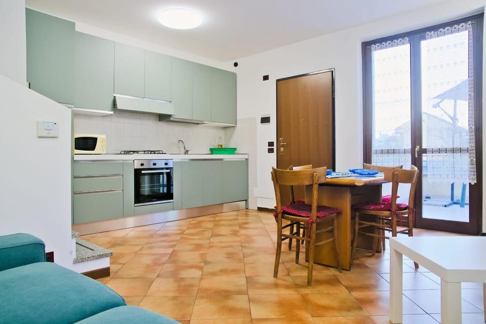 Kitchen or kitchenette, Living room, Seating area, Dining area