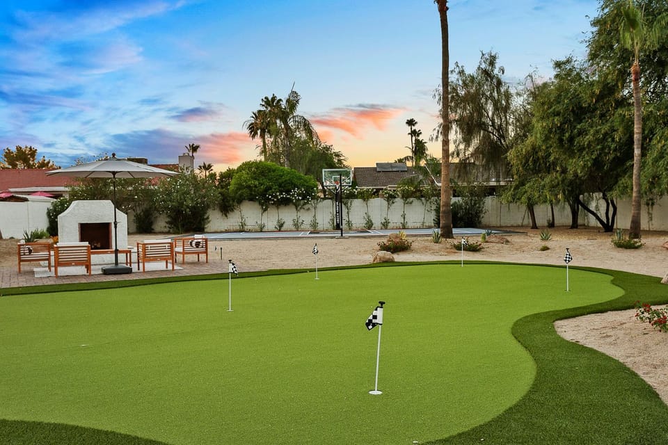 Palms Away House in Phoenix
