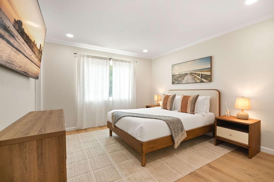 Renovated Coastal 2BR - Stylish & Bright House in Point Loma
