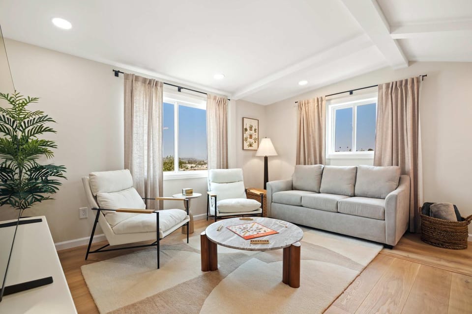 Renovated Coastal 2BR - Stylish & Bright House in Point Loma