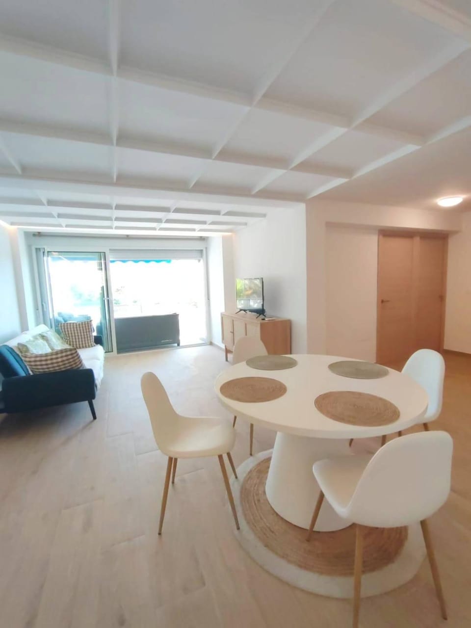 TV and multimedia, Dining area, air conditioner