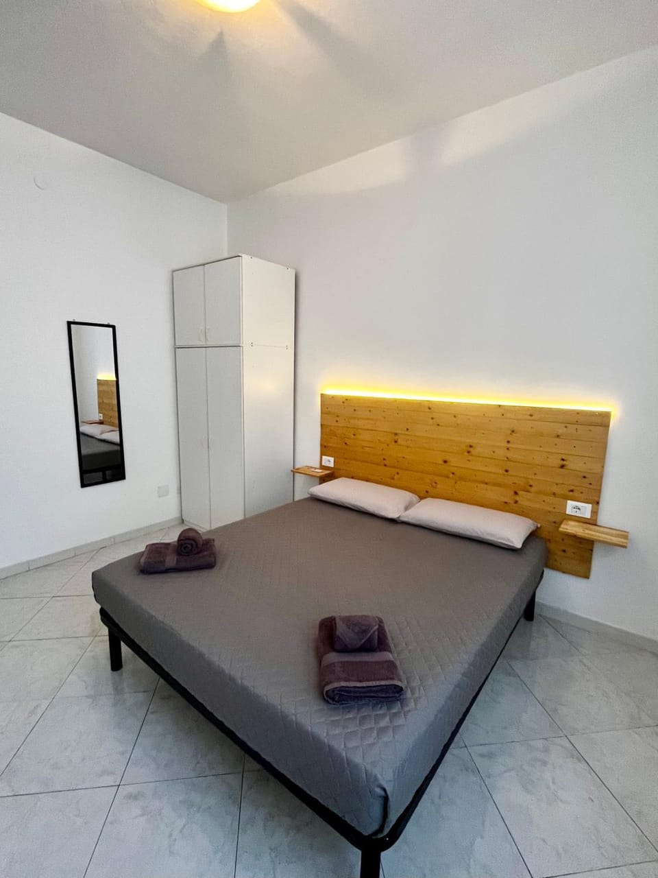Bed, Photo of the whole room, Bedroom, wardrobe