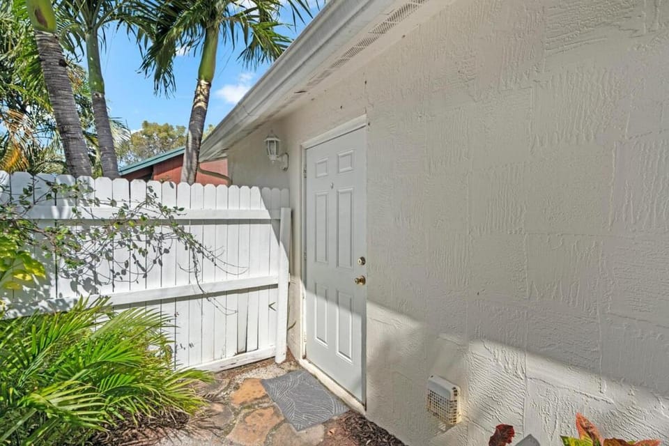 Cosy And Stylish Studio East Delray Beach Apartment in Delray Beach