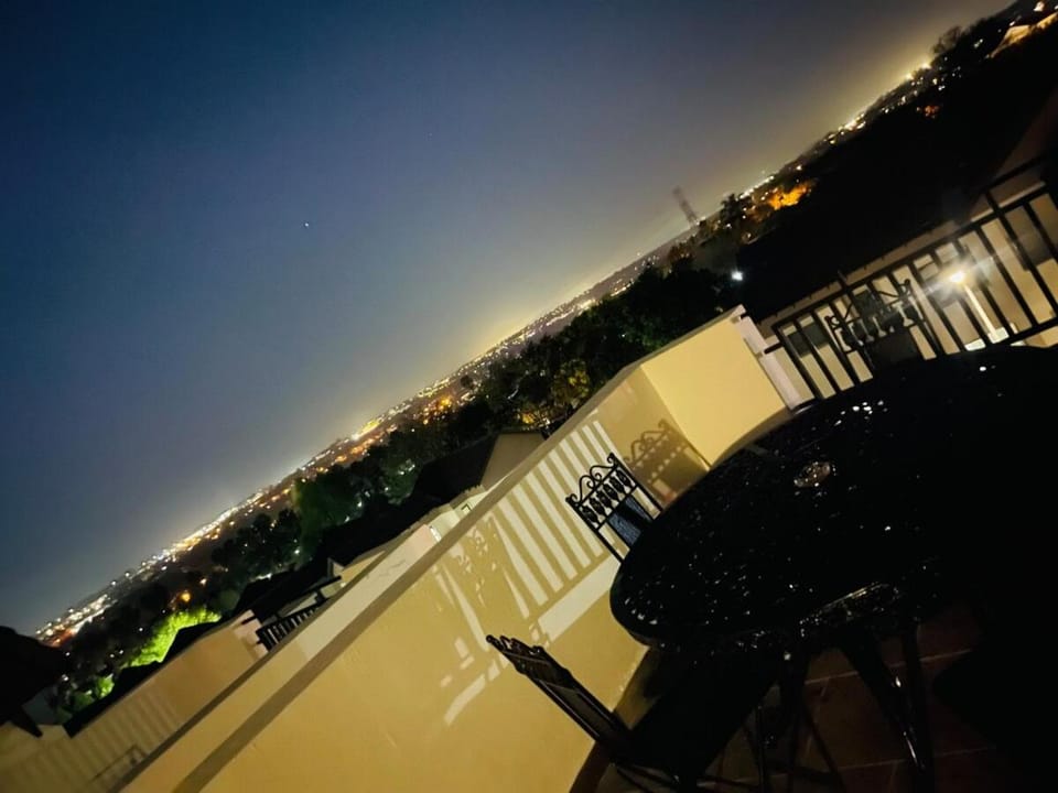 The Icons Lounge - Exclusive Penthouse in Fourways with Pool Table Apartment in Sandton