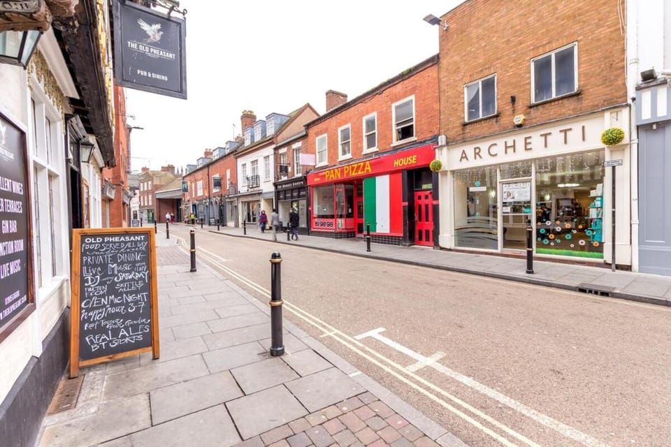 Your City Escape Walk Everywhere! Apartment in Worcester