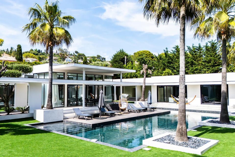 Day, Natural landscape, Garden, Seating area, Garden view, Pool view, Swimming pool, sunbed