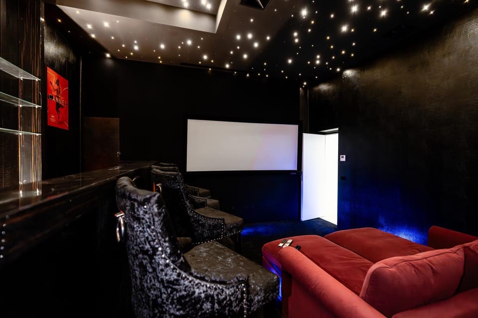 Communal lounge/ TV room, TV and multimedia