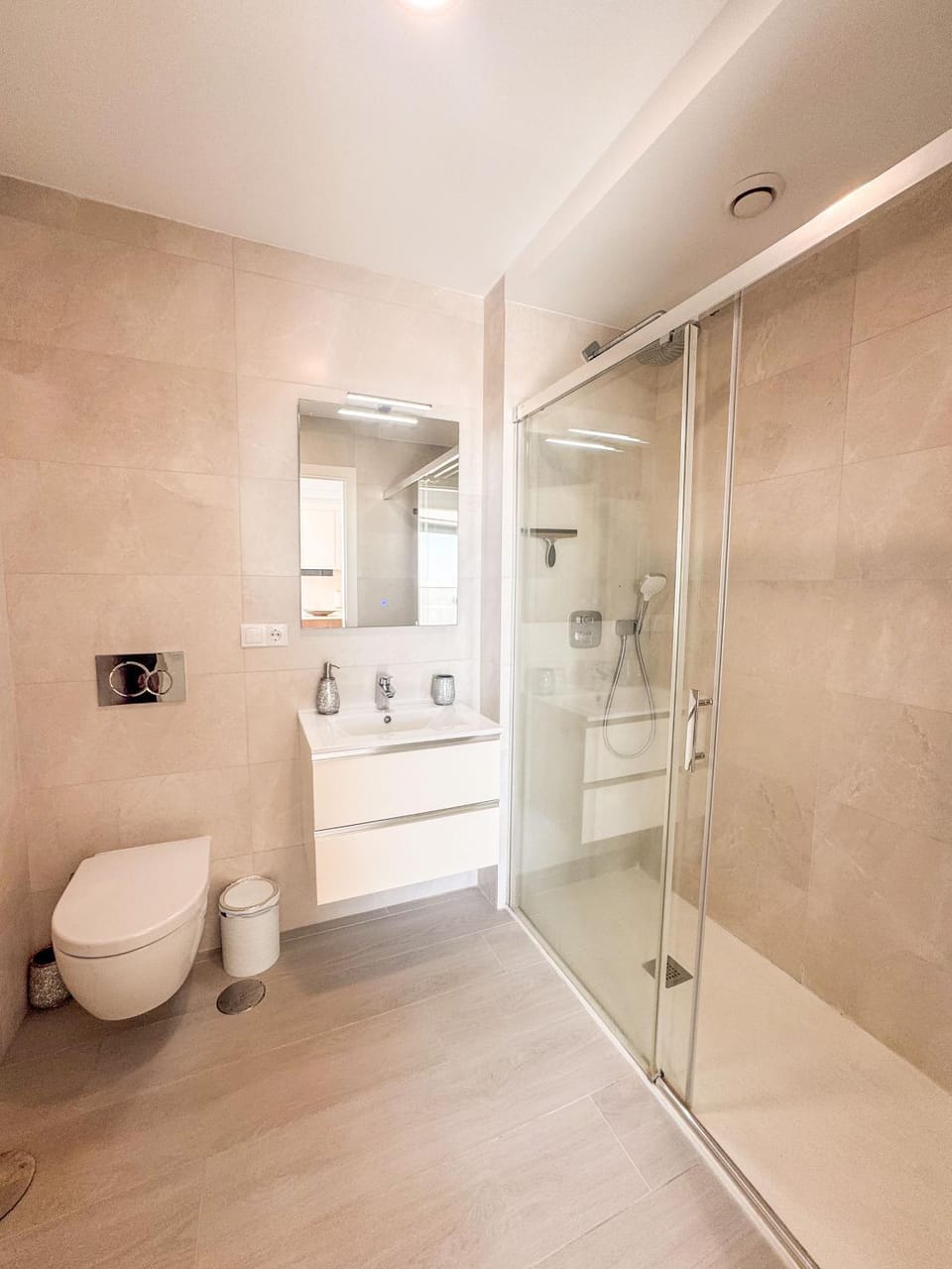 Shower, Bathroom, towels