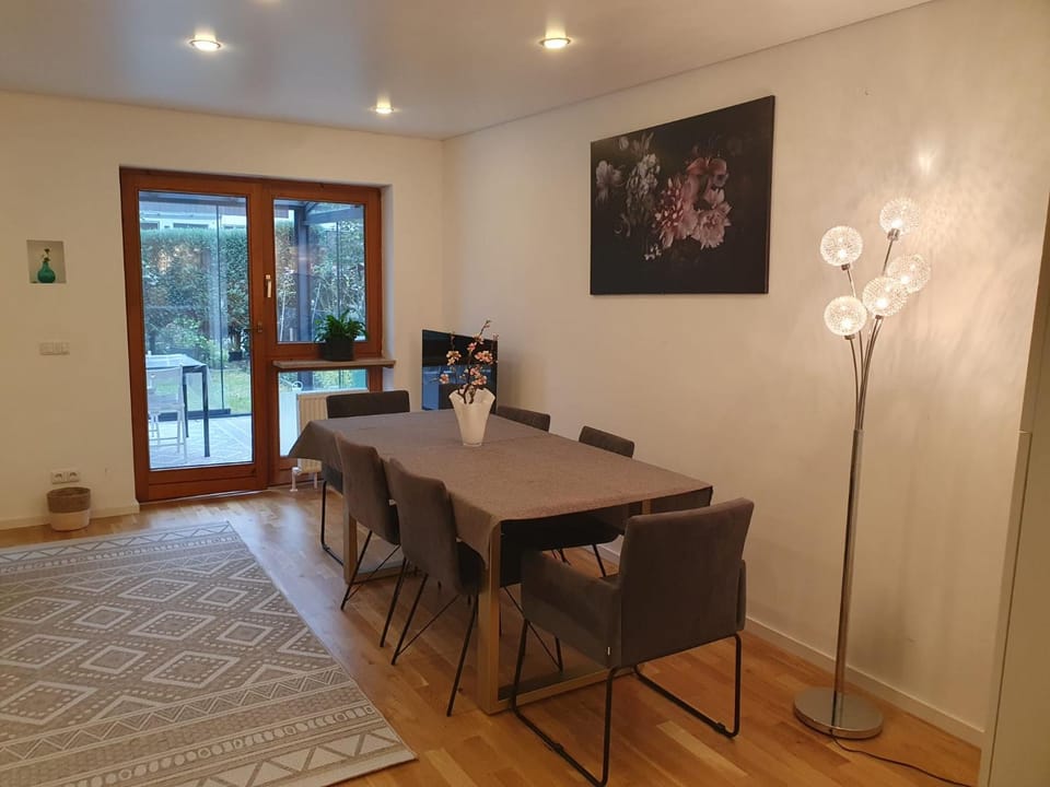 TV and multimedia, Dining area