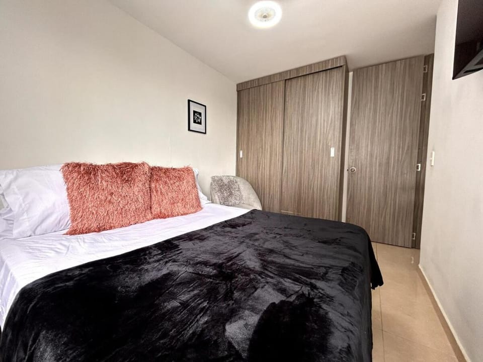 Bed, TV and multimedia, Photo of the whole room, Bedroom, wardrobe
