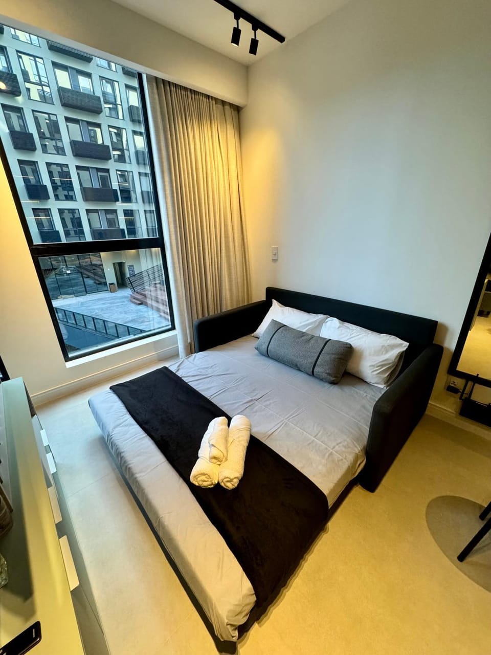 Bed, Living room