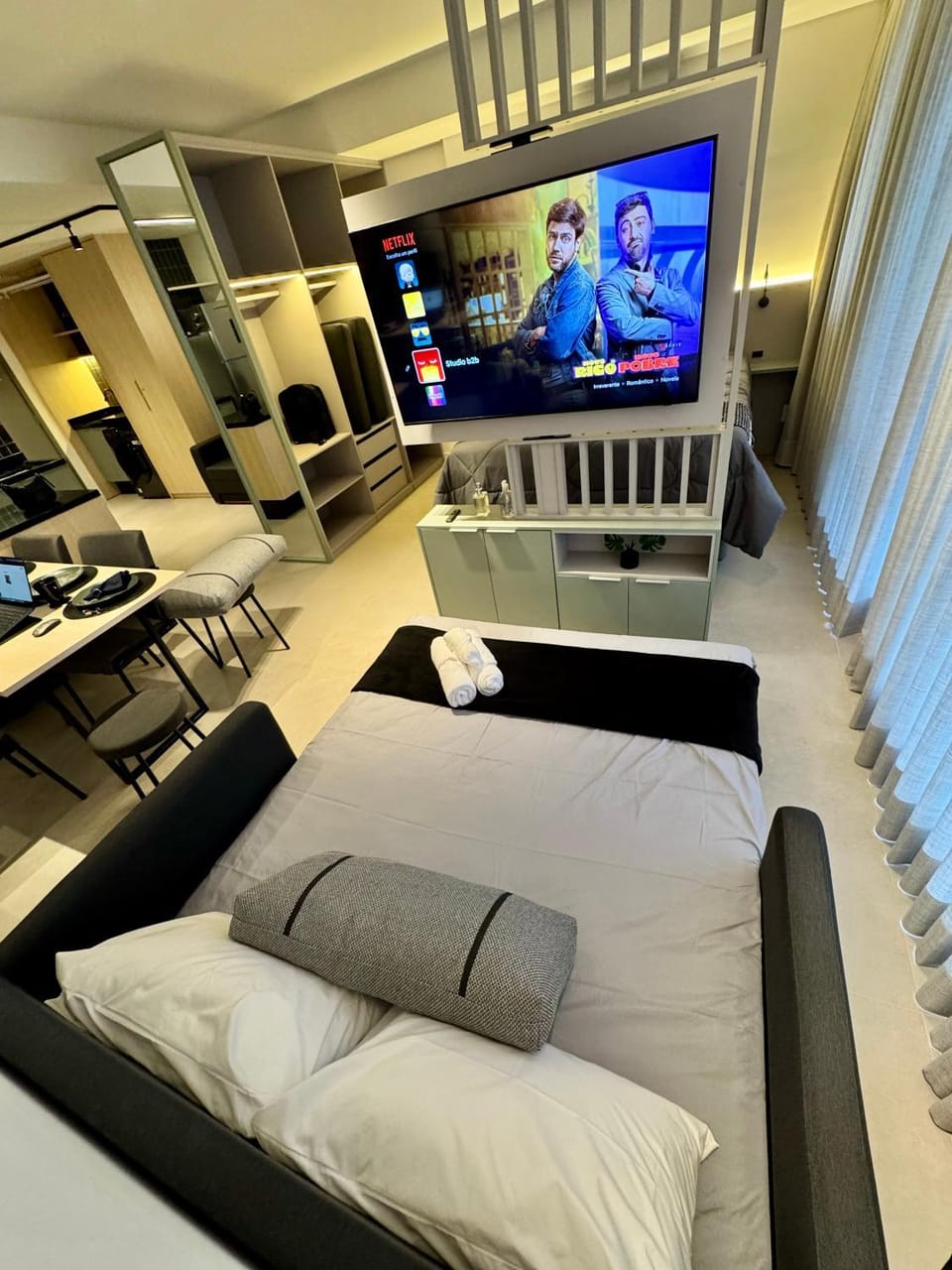 Bed, Living room