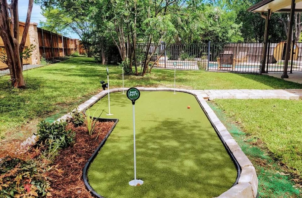 Pool-Hot Tub-Putting Green-Arcade-Oasis House in Austin