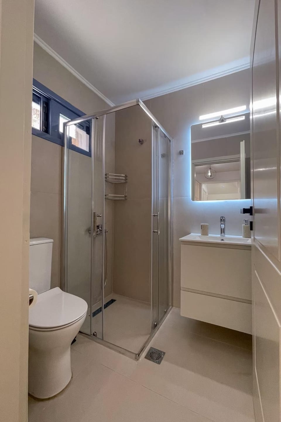 Toilet, Bathroom, towels