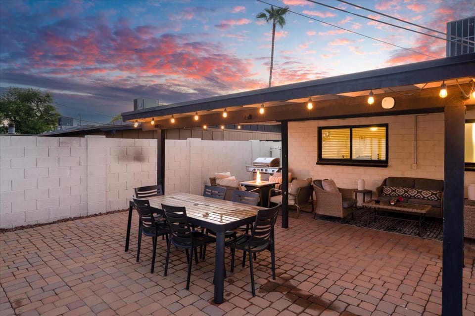 Pool Fire PitOutdoor BarGame Room Sleeps 14 House in Scottsdale