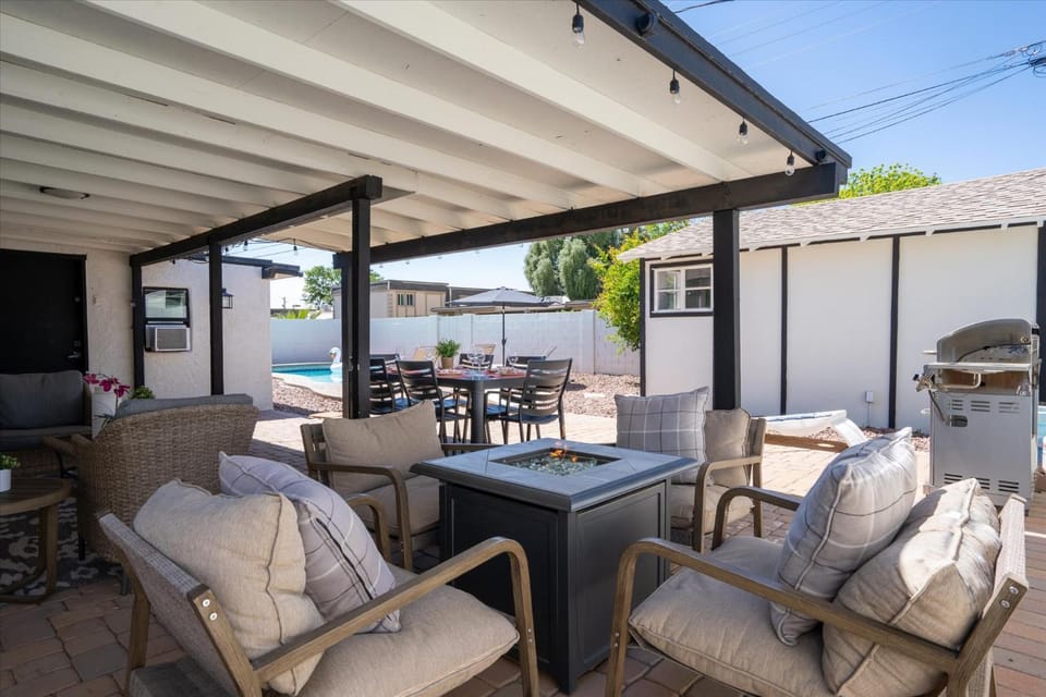 Pool Fire PitOutdoor BarGame Room Sleeps 14 House in Scottsdale