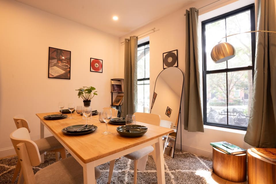 Living room, Seating area, Dining area