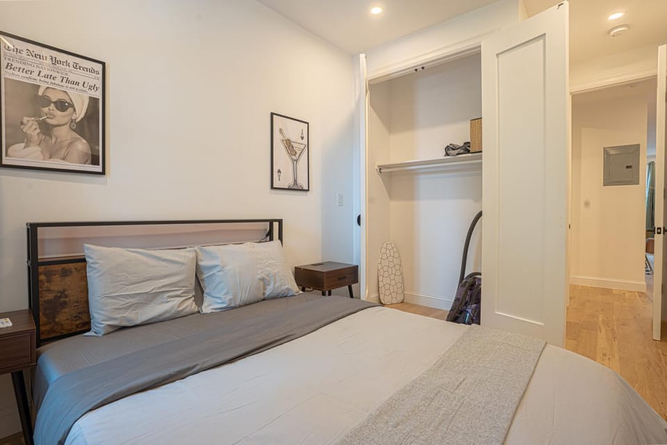 Bed, Photo of the whole room, Bedroom, wardrobe