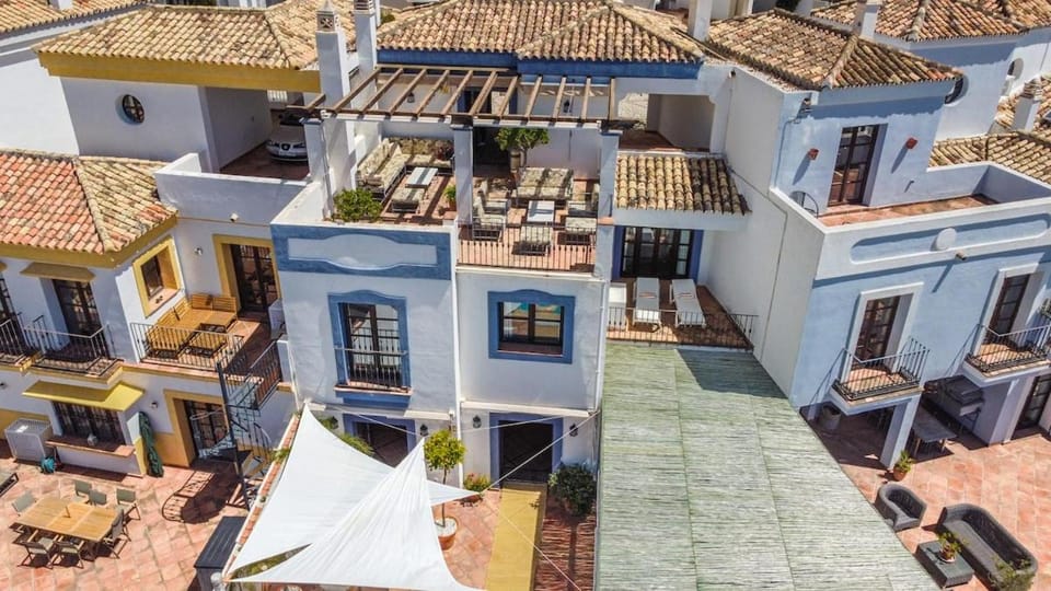 House with 3 ensuite bedrooms and a private pool House in Costa del Sol