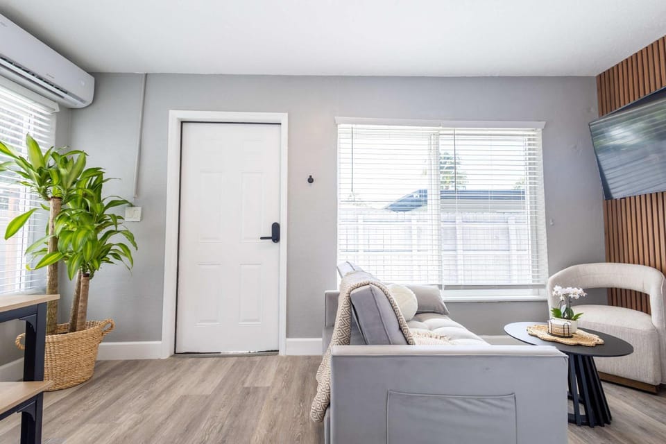 Rest A Shore - Central Cozy 1BR Apartment in Fort Lauderdale