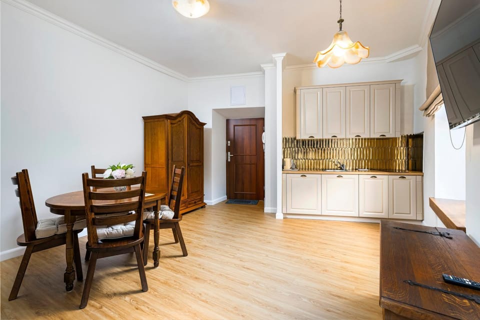 Kitchen or kitchenette, Dining area, pet friendly, stove