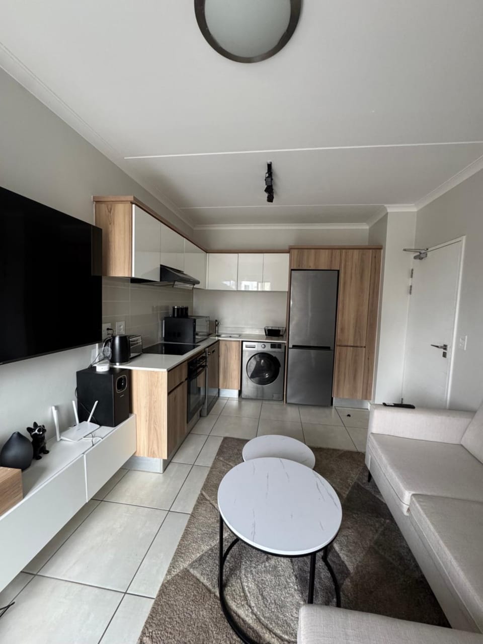 Coffee/tea facilities, Kitchen or kitchenette, oven, stove, toaster