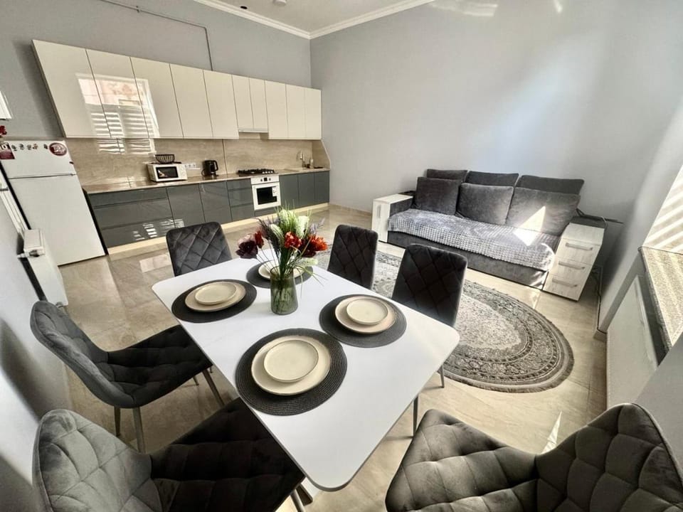 Kitchen or kitchenette, Food and drinks, Seating area, Dining area, oven, pet friendly, stove