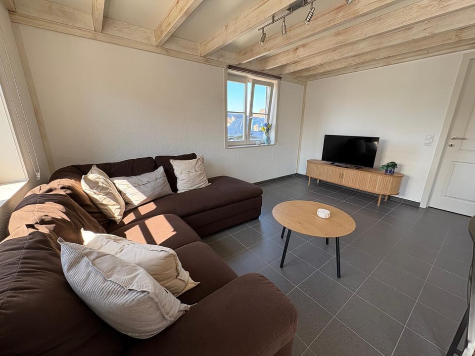 Communal lounge/ TV room, TV and multimedia, Living room, Seating area