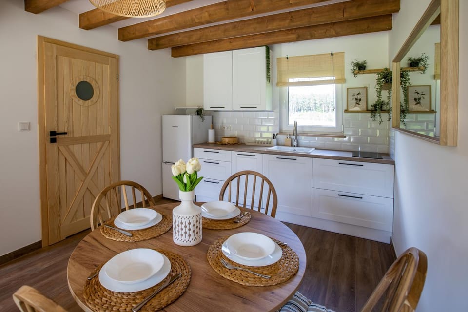 Kitchen or kitchenette, Dining area, stove