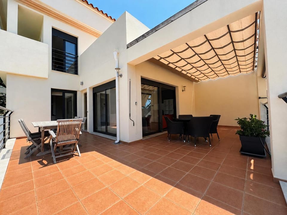 Property building, Day, View (from property/room), Balcony/Terrace, Living room, Seating area, Dining area