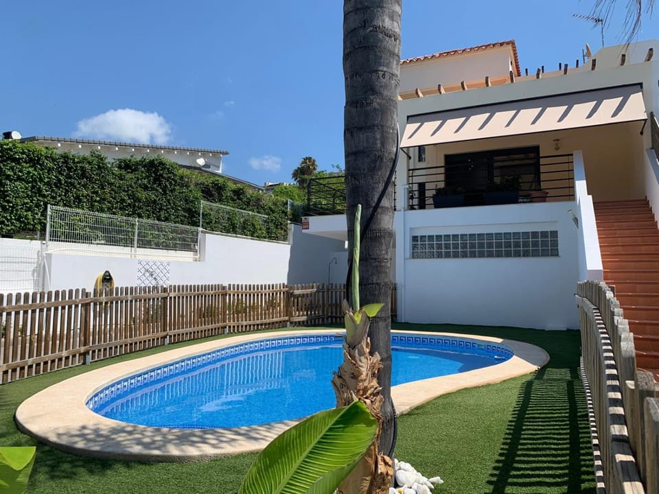 Property building, Day, Garden, Garden view, Pool view, Swimming pool