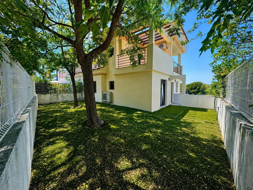 Property building, Spring, Day, Garden, Garden view