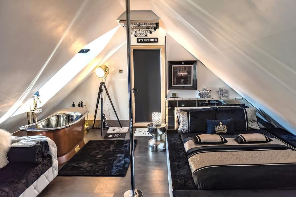 Photo of the whole room, Bedroom