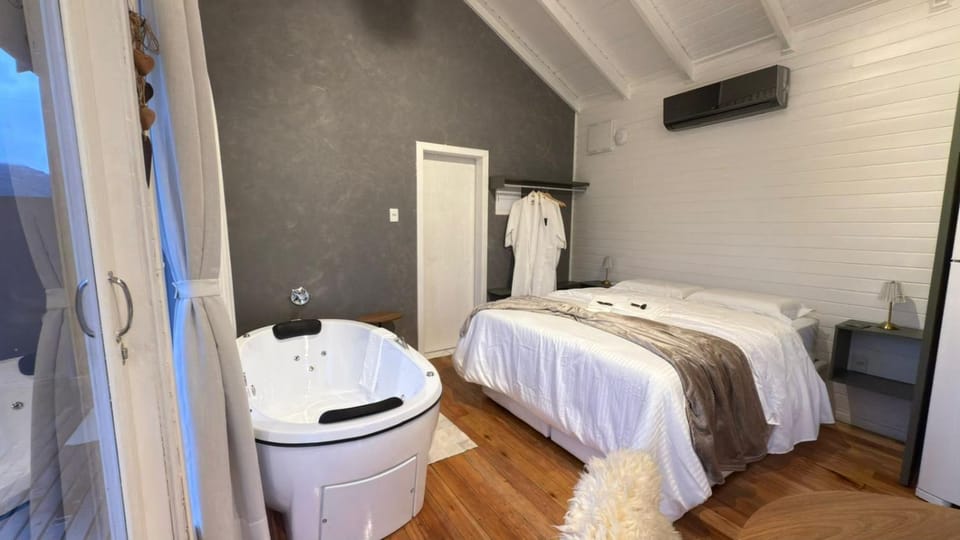 Hot Tub, Bedroom, Bath