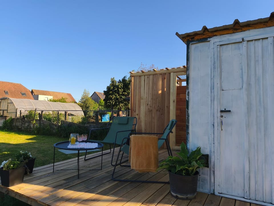 La cabane au fond du jardin Luxury tent in Grand Est