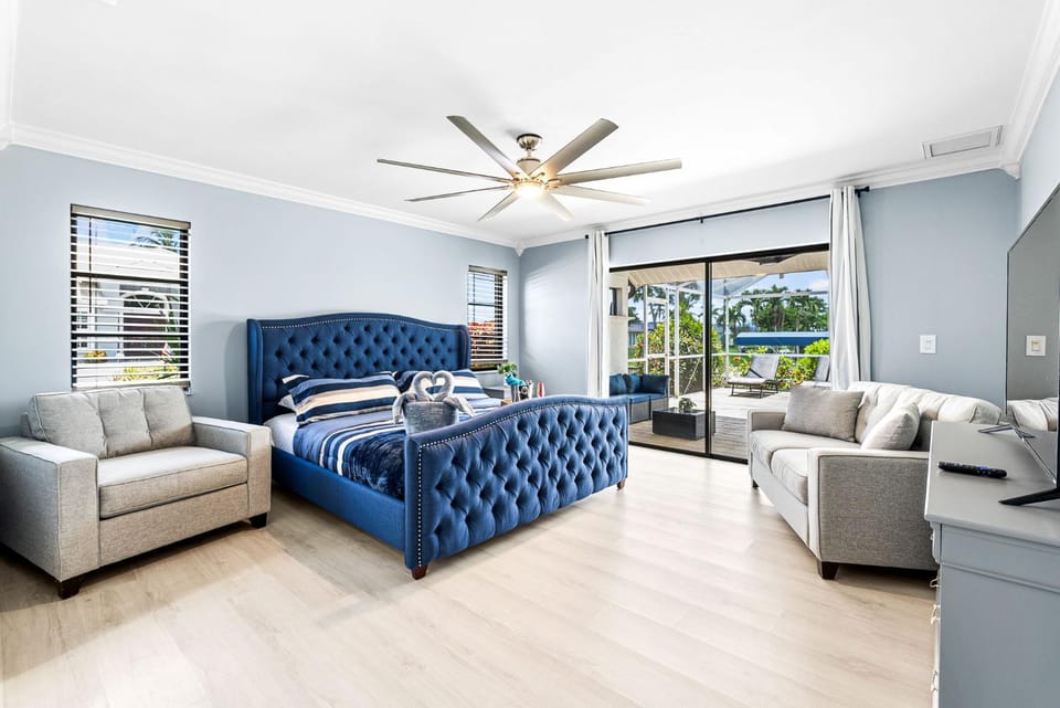 Direct Gulf Access villa w/solar heated pool, boat lift & bikes! Villa Linda - SWFL Rentals Villa in Cape Coral