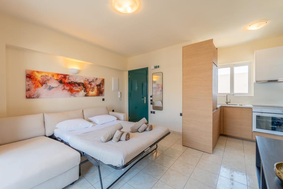 Bed, Kitchen or kitchenette, Living room, Photo of the whole room, Seating area, Dining area, Bedroom, oven, stove