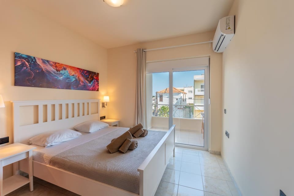 Bed, View (from property/room), Balcony/Terrace, Photo of the whole room, Bedroom, towels, air conditioner