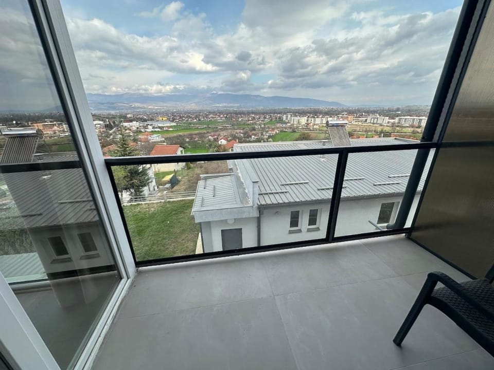 Luxury Jacuzzi Apartment City View Free Parking Apartment in Skopje
