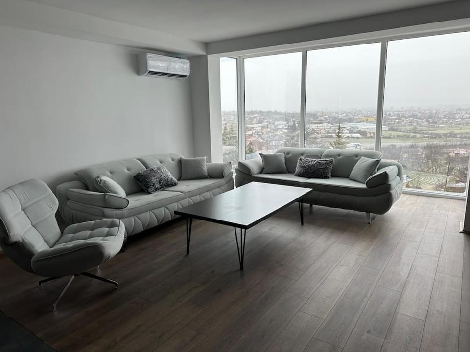 Luxury Jacuzzi Apartment City View Free Parking Apartment in Skopje