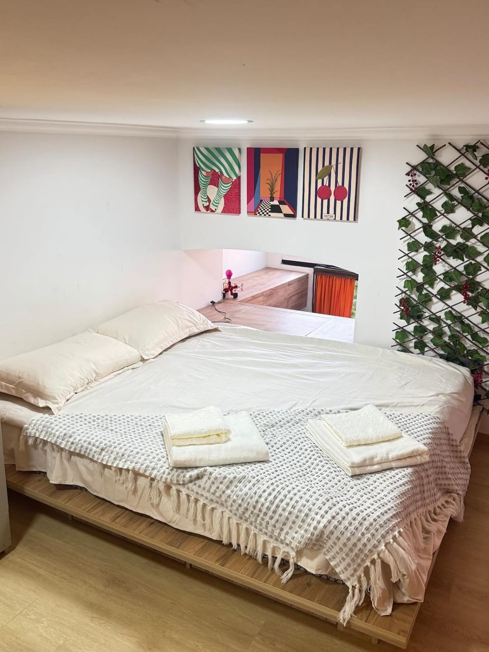 Bedroom, towels