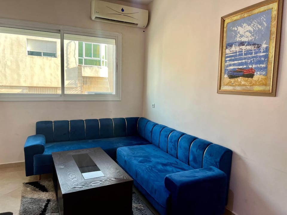 Living room, Seating area, air conditioner