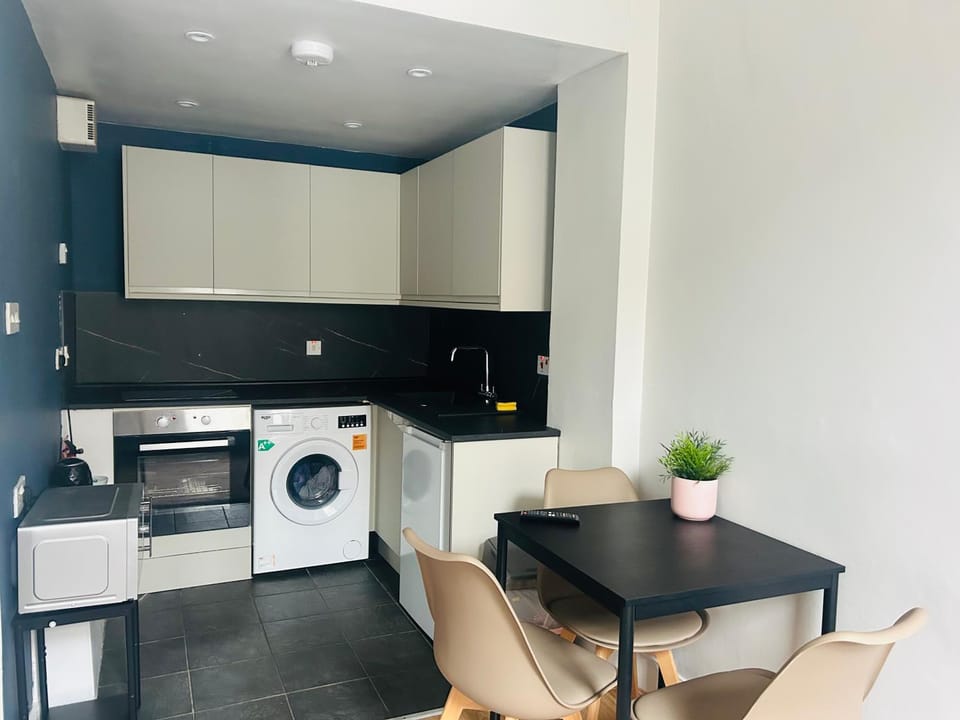 Leith Studio - near city centre and tram spot Apartment in Edinburgh