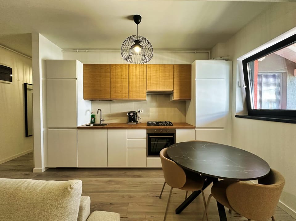 Coffee/tea facilities, Kitchen or kitchenette, Living room, Seating area, Dining area, oven